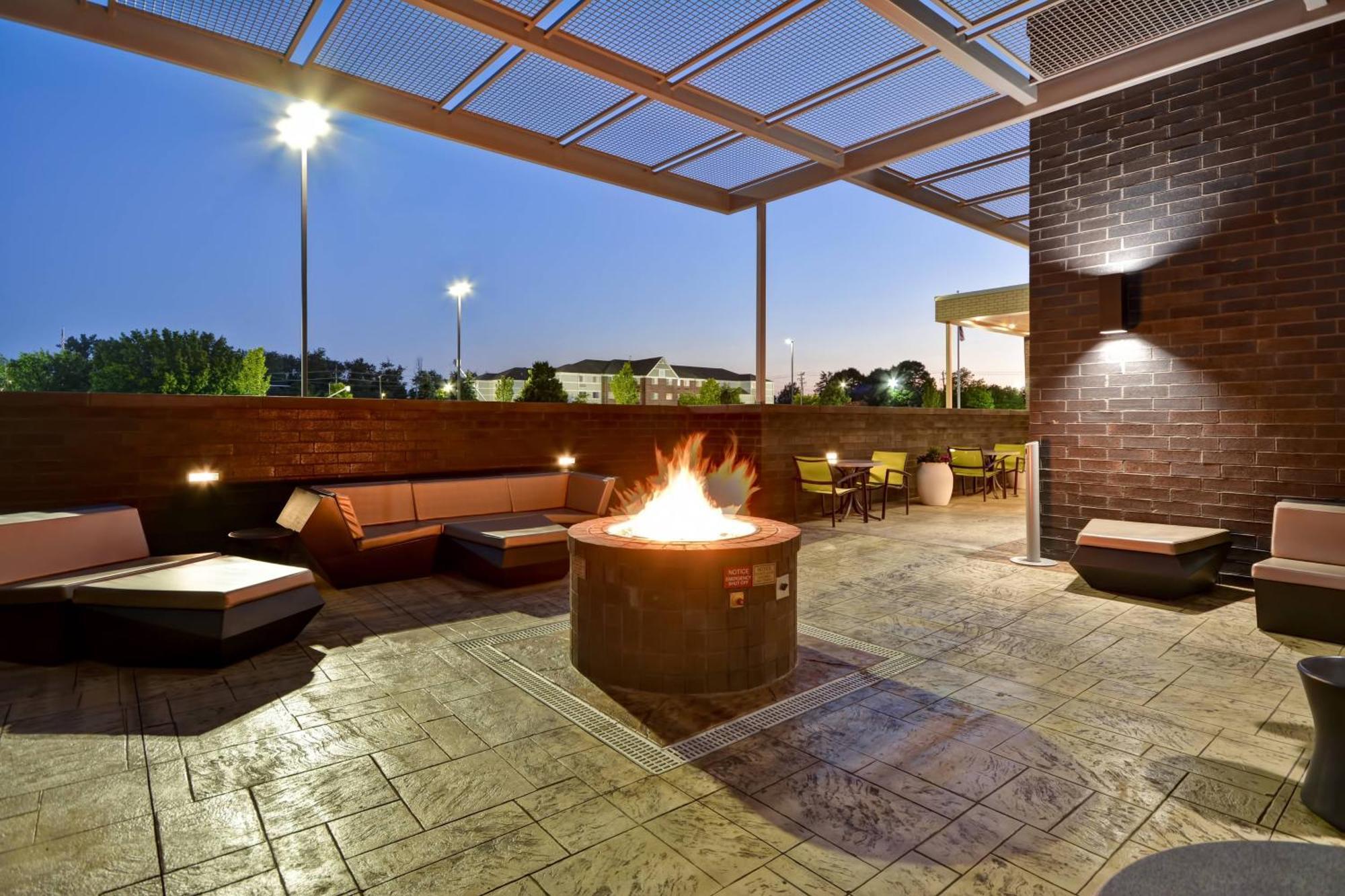 Springhill Suites By Marriott Cincinnati Blue Ash Exterior photo