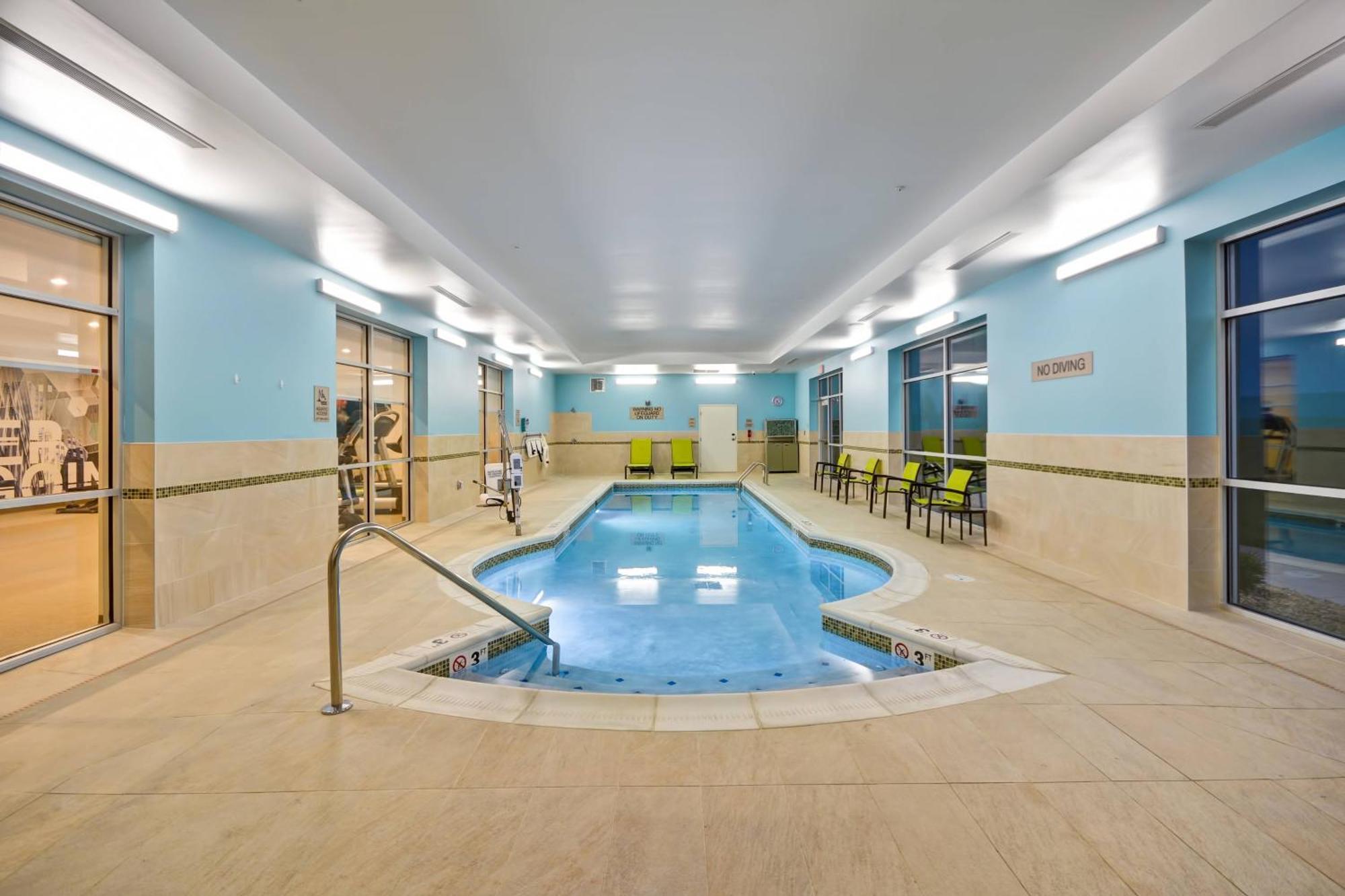 Springhill Suites By Marriott Cincinnati Blue Ash Exterior photo