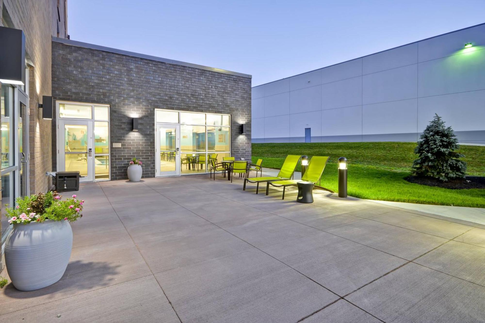 Springhill Suites By Marriott Cincinnati Blue Ash Exterior photo