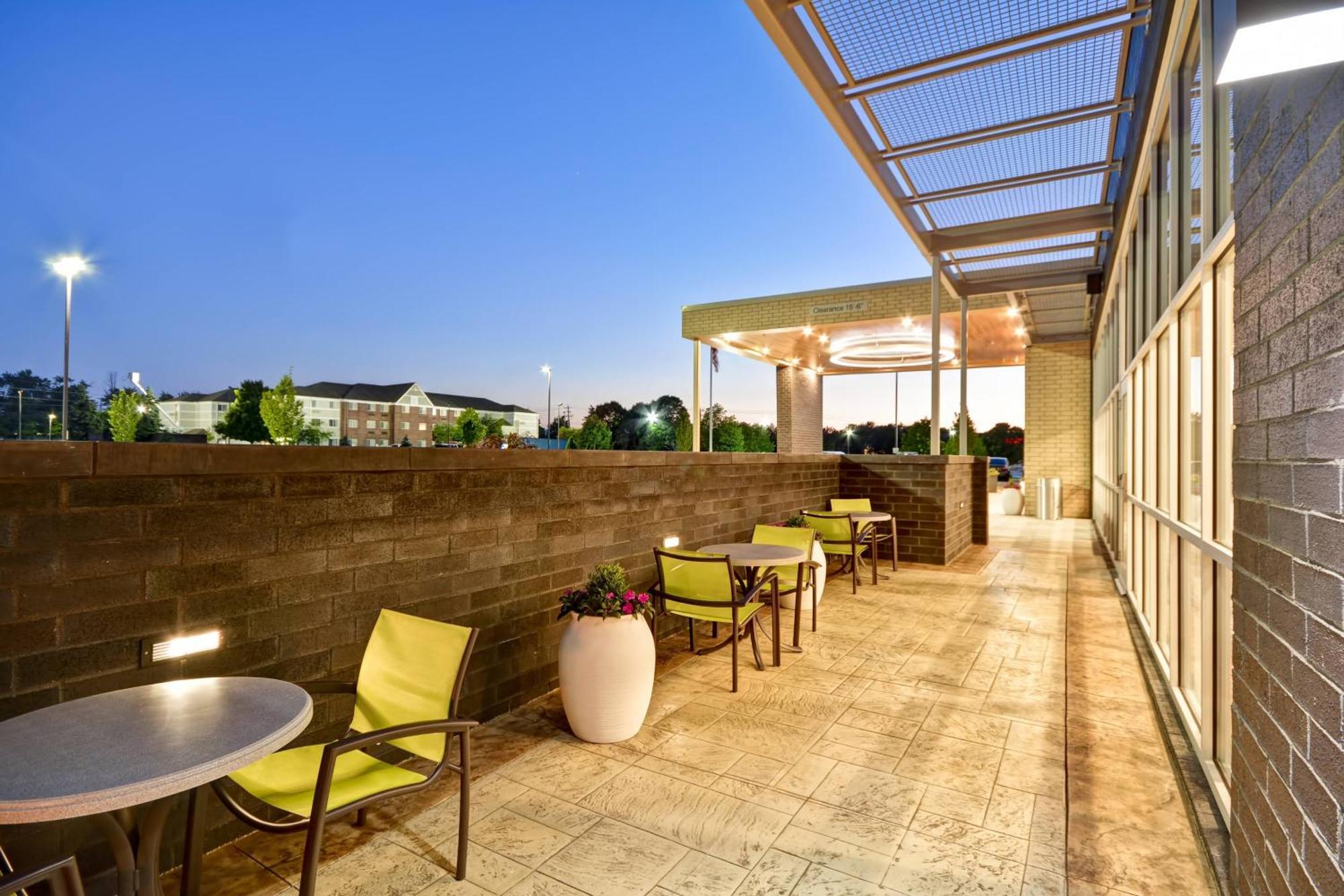 Springhill Suites By Marriott Cincinnati Blue Ash Exterior photo