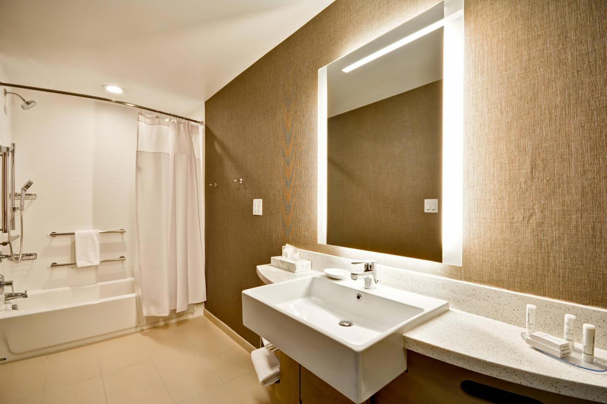 Springhill Suites By Marriott Cincinnati Blue Ash Exterior photo